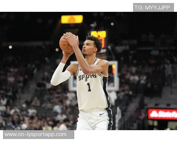 马刺未能充分挖掘文班潜力主帅战术安排遭质疑与不满