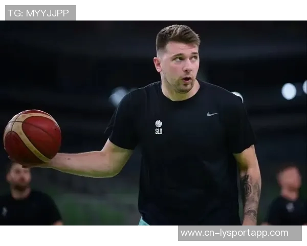 东契奇赞文班球技期待未来进步潜力无限