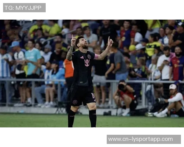 德保罗精准传中梅西头球攻门险些得手被门将神勇扑出